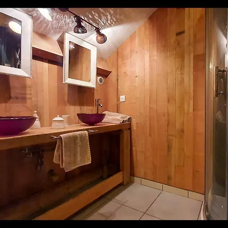 Le Chalet Du Moulin De Lapeyre * Saint-Estephe (Dordogne)