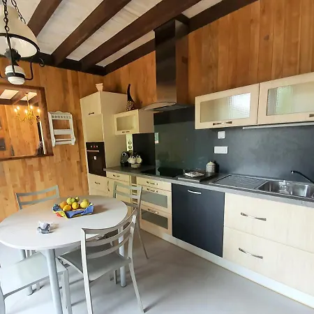 Le Chalet Du Moulin De Lapeyre Saint-Estephe (Dordogne)